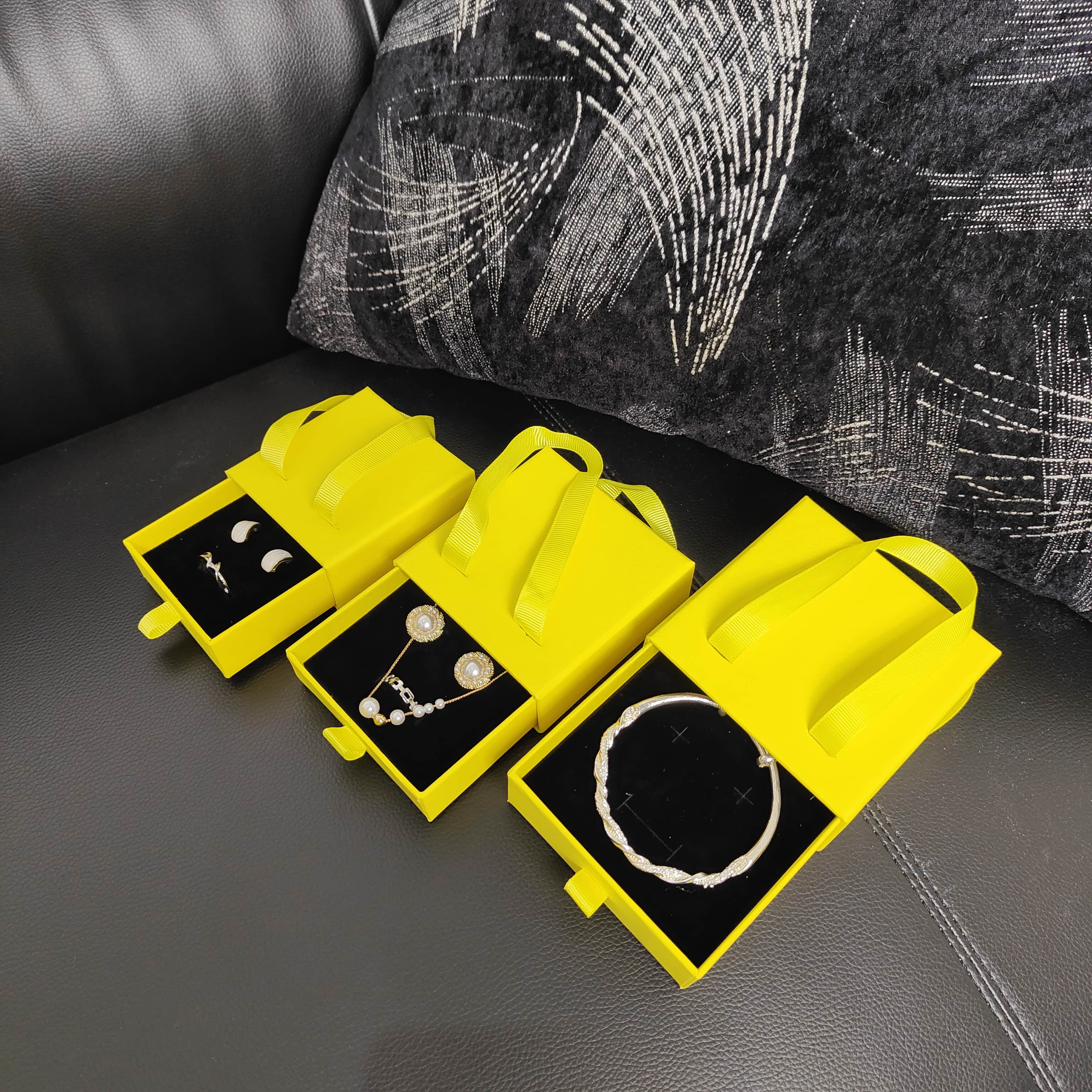 Sliding Rigid Boxes & Slipcases: Elegant Packaging Solutions